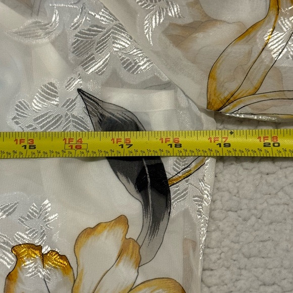 🏷️NWT WHBM “Ophelia Floral Ecru” Smocked Waist Blouse Size 10 - Picture 5 of 6